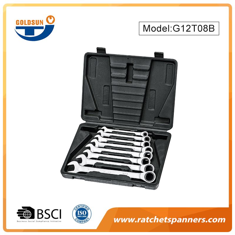 Mengendalikan Set Spanar Ratchet